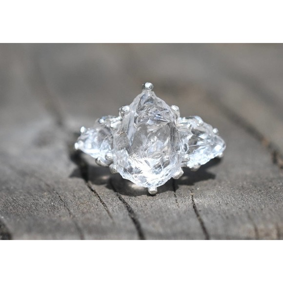COPY - alternative raw diamond engagement rings, raw crystal ring, round or ova… - Picture 1 of 10